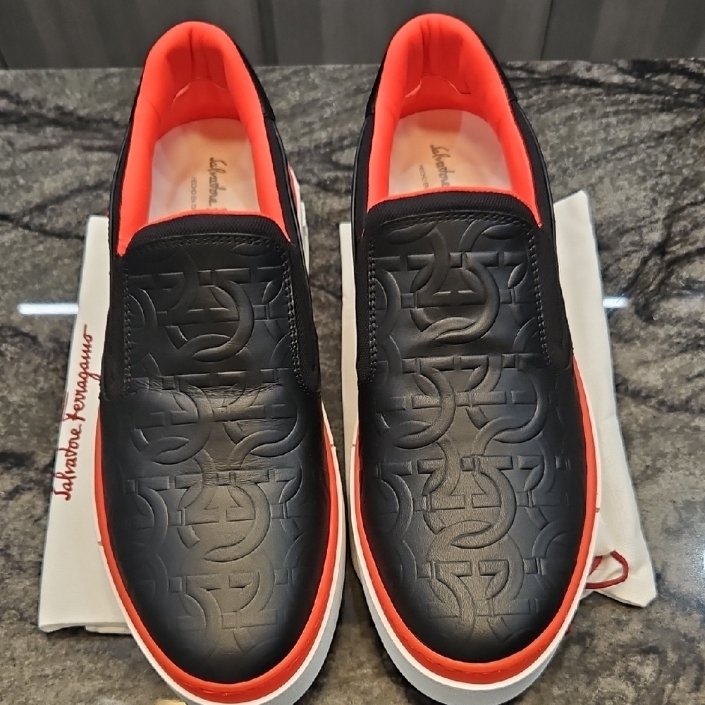 Salvatore Ferragamo Black and Red Textured Leather Slip-On Loafers 8.5US. 7.5EU